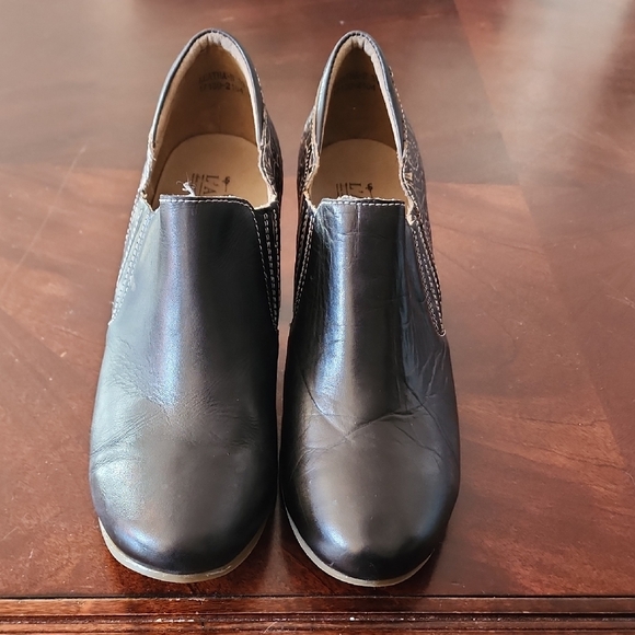 Lartiste embossed heel black bootie sz 39 - Picture 3 of 6